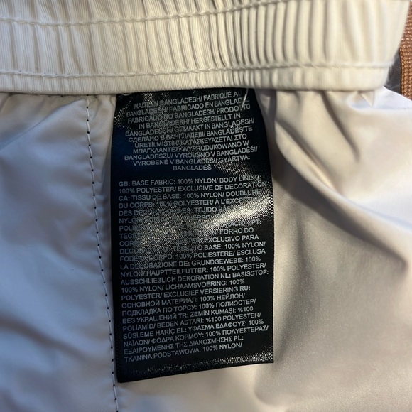 Brand new with tags The North Face Nylon pants. - Picture 7 of 7